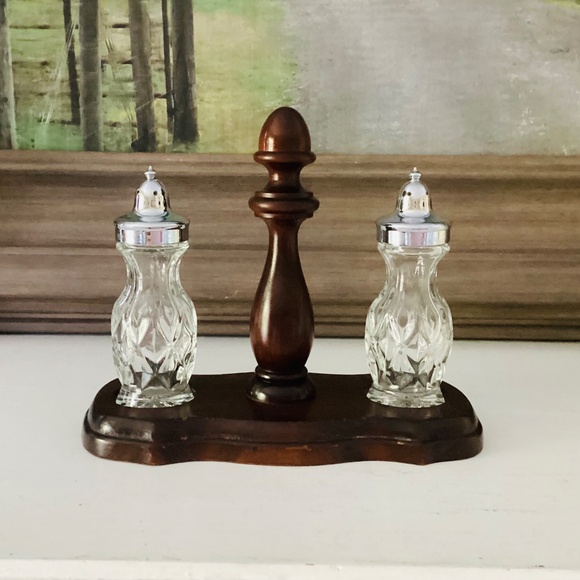 Vintage Glass Salt Pepper Shakers Set Wooden Stand Cottagecore Rustic MCM - Picture 11 of 11
